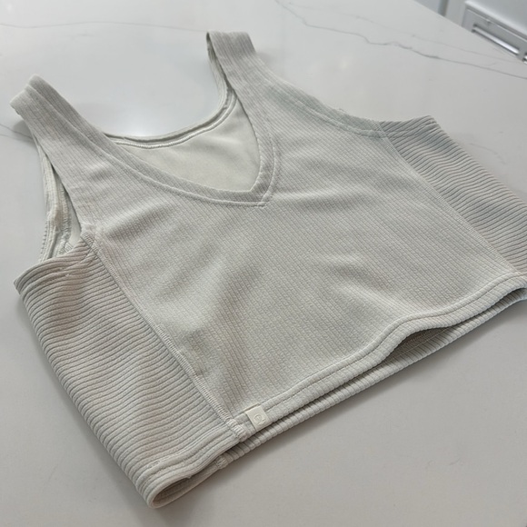 Ribbed Softstreme Cropped Tank Top - Picture 4 of 10